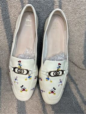 Disney Cream Leather Mickey & Friends Loafers with Gold Accent